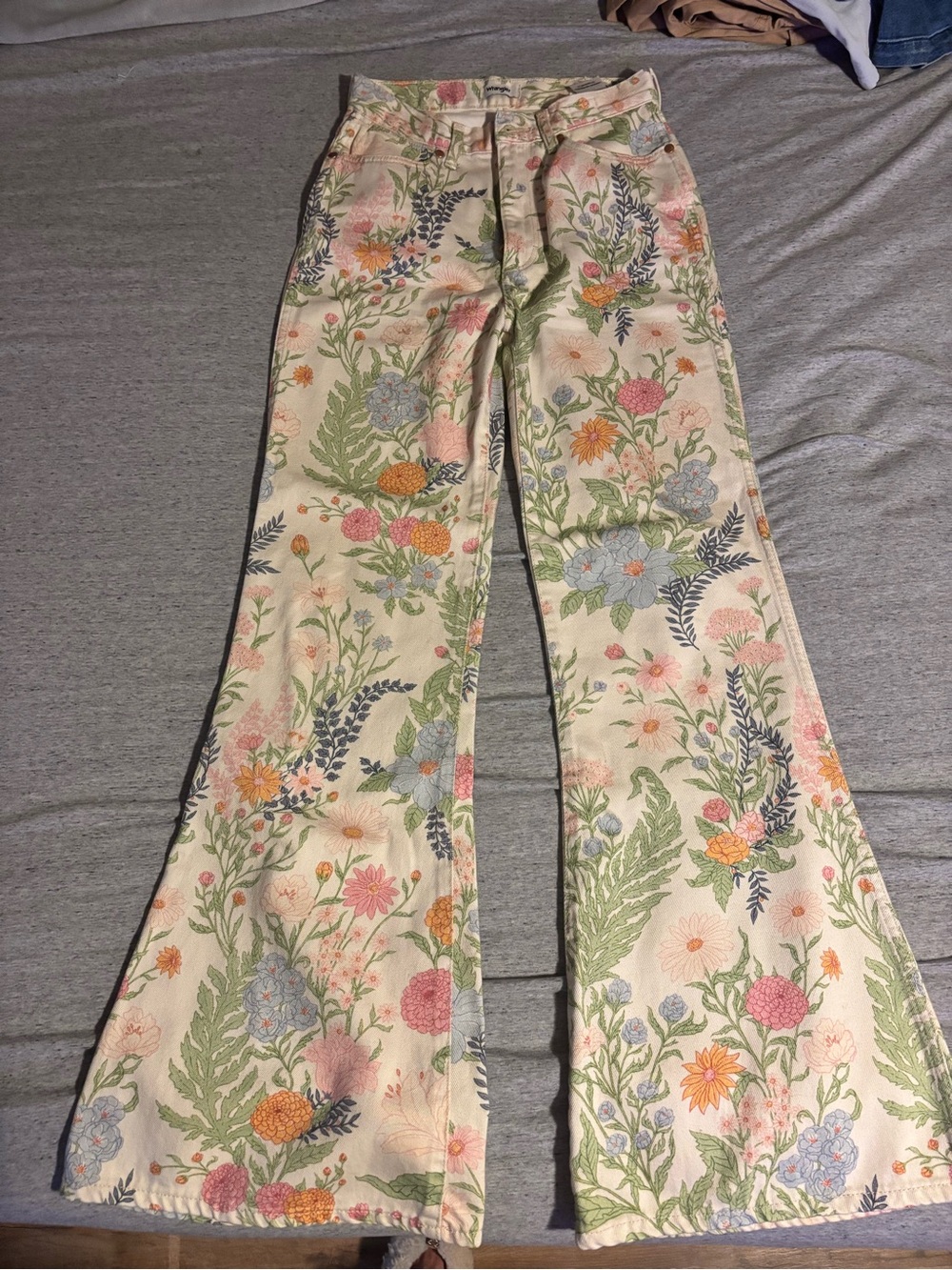 Wrangler Floral Cream Jeans with Multicolor Print